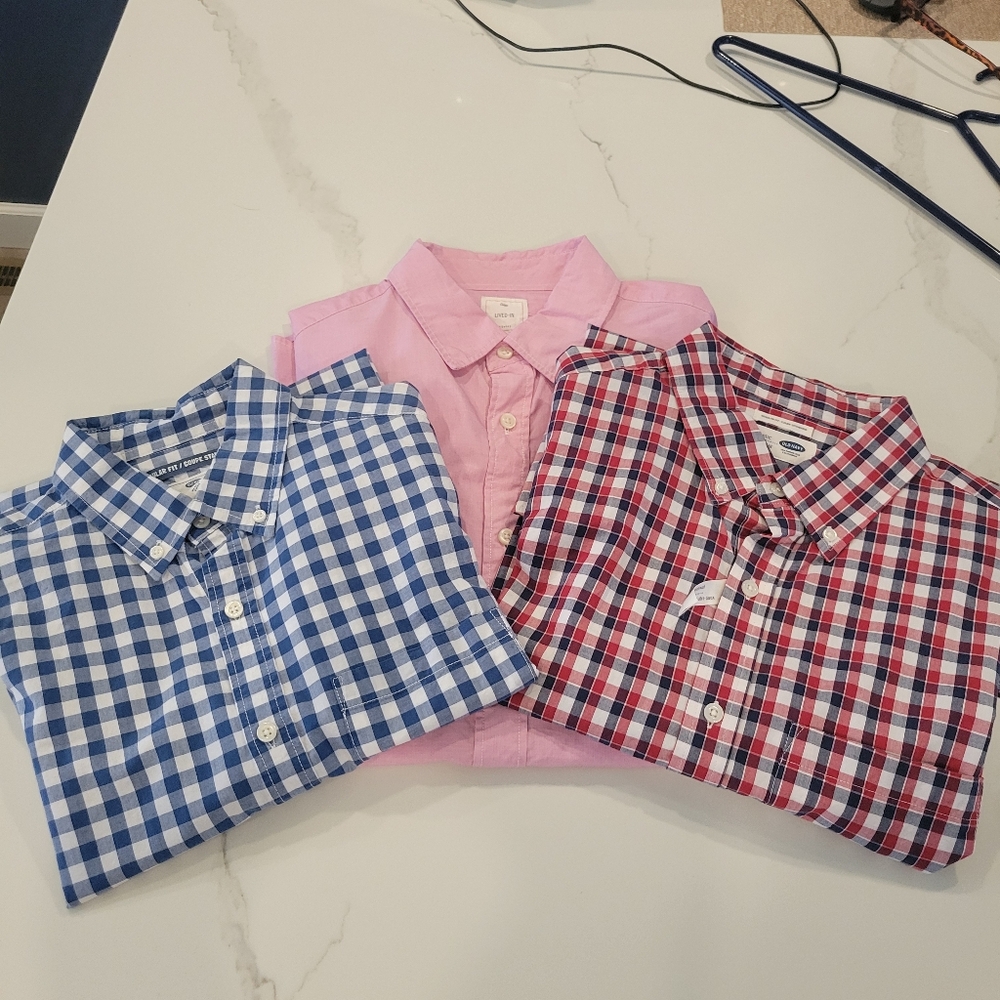 NWT Men's Medium Gap & Old Navy Button down shirts